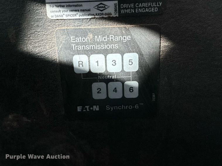 image for item DQ1559 2010 International DuraStar 4300  bucket truck