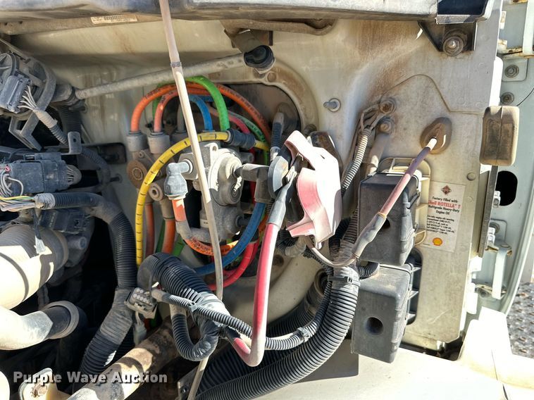 image for item DQ1559 2010 International DuraStar 4300  bucket truck