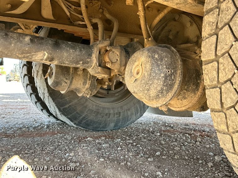 image for item DQ1559 2010 International DuraStar 4300  bucket truck