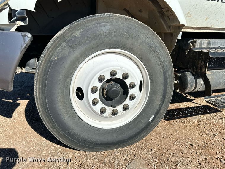 image for item DQ1559 2010 International DuraStar 4300  bucket truck