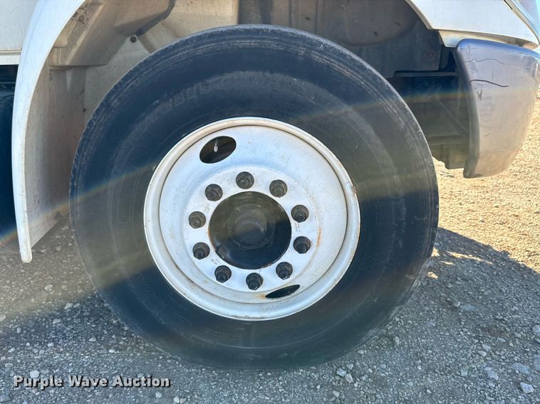 image for item DQ1559 2010 International DuraStar 4300  bucket truck