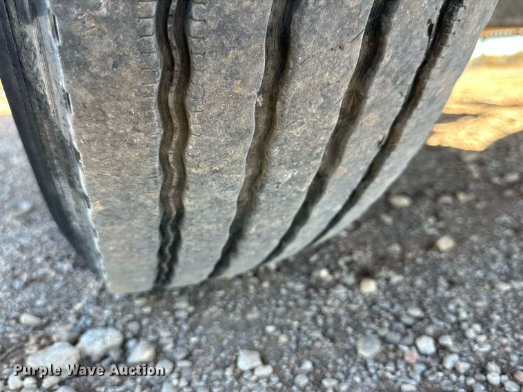 image for item DQ1559 2010 International DuraStar 4300  bucket truck