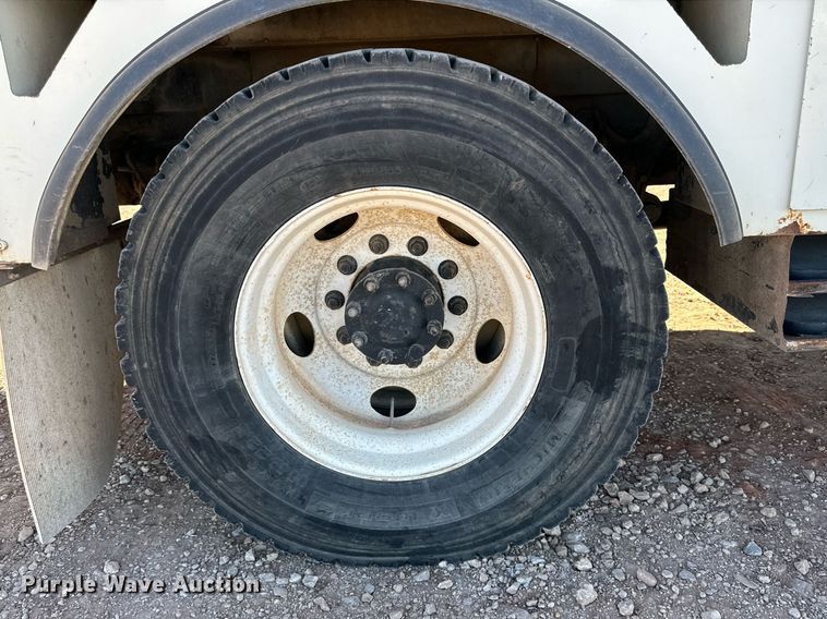 image for item DQ1559 2010 International DuraStar 4300  bucket truck