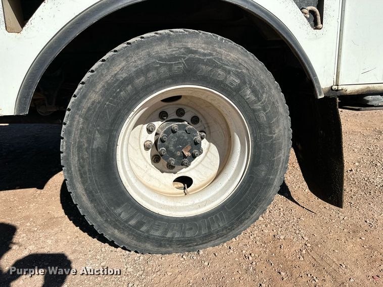 image for item DQ1559 2010 International DuraStar 4300  bucket truck