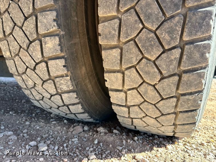 image for item DQ1559 2010 International DuraStar 4300  bucket truck