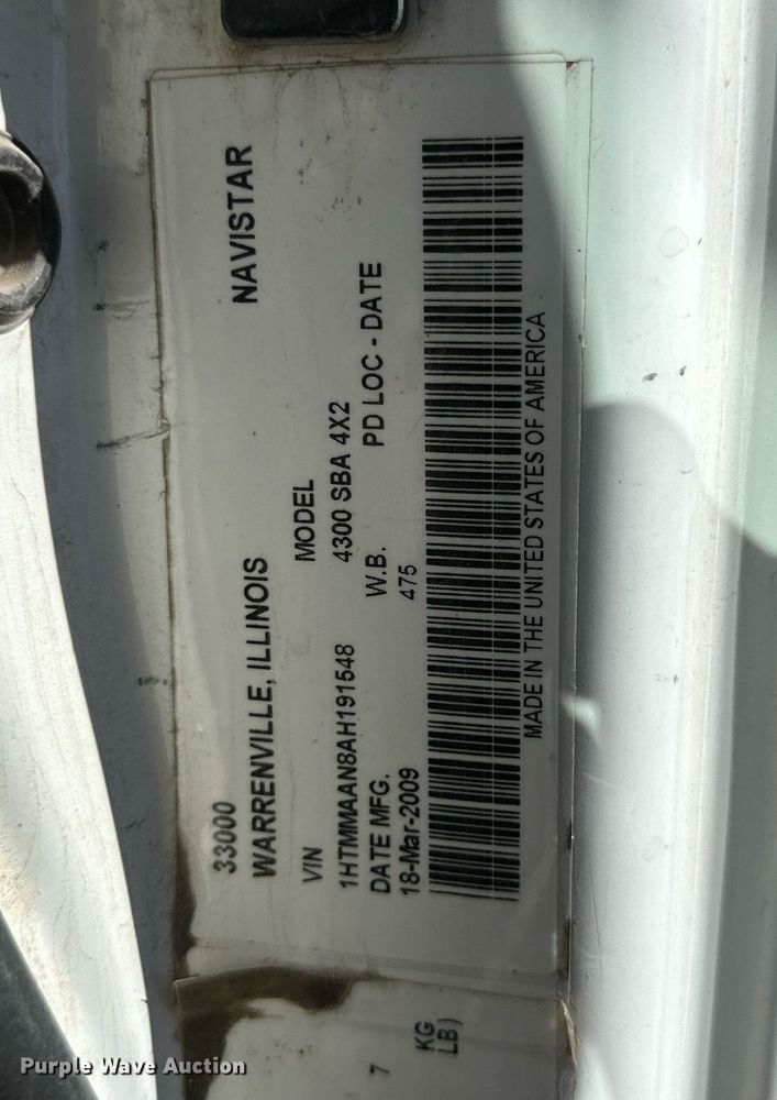 image for item DQ1559 2010 International DuraStar 4300  bucket truck