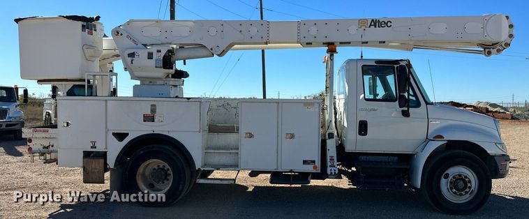 image for item DQ1560 2010 International DuraStar 4300  bucket truck