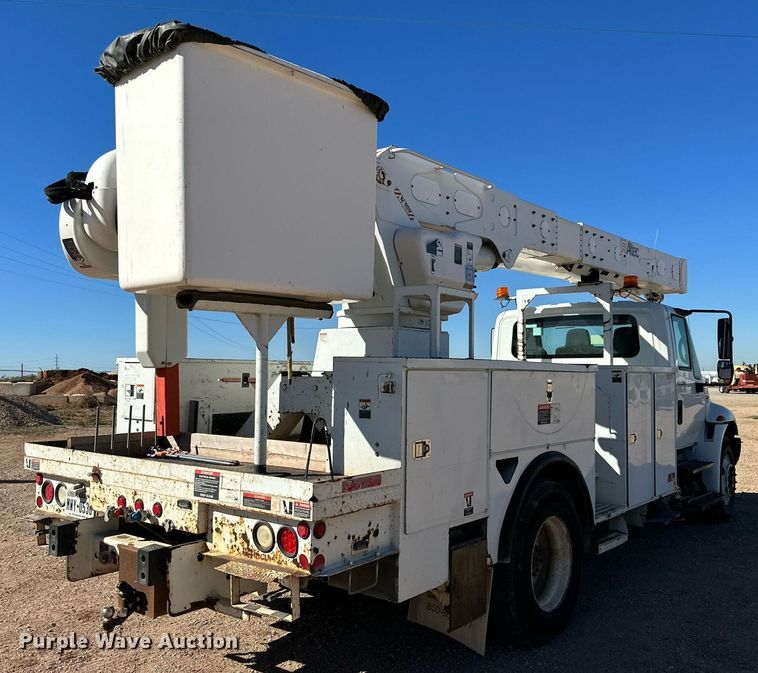 image for item DQ1560 2010 International DuraStar 4300  bucket truck
