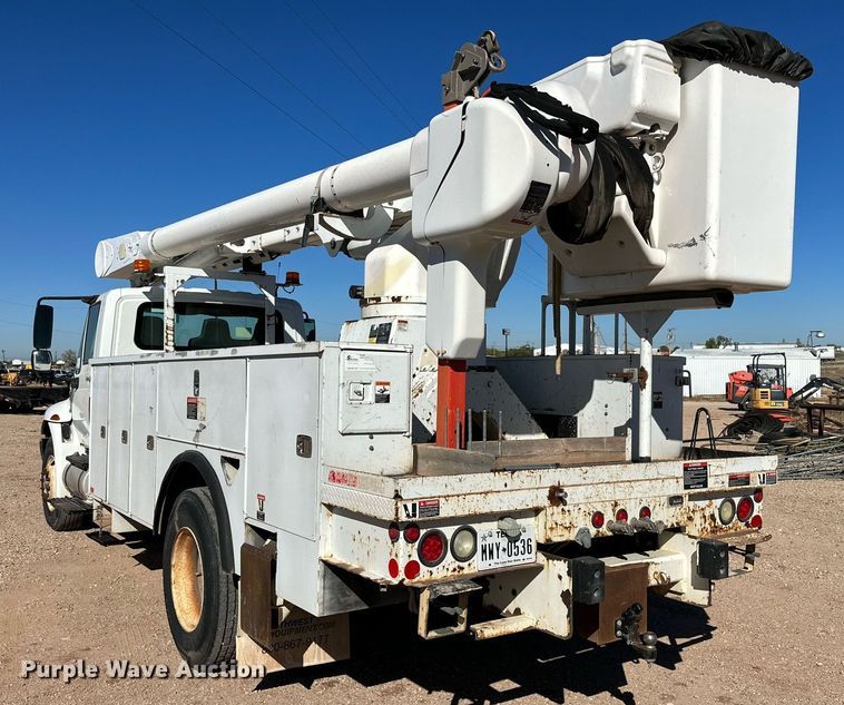 image for item DQ1560 2010 International DuraStar 4300  bucket truck