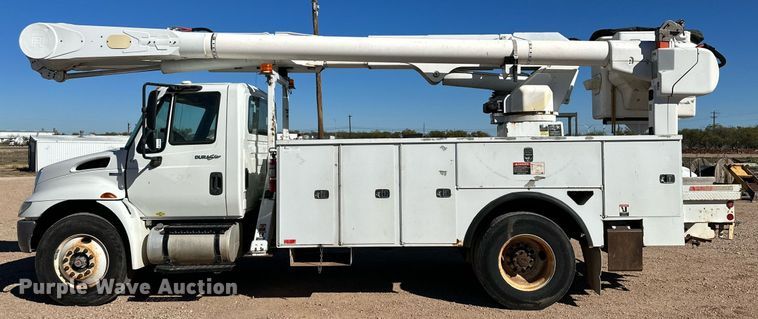 image for item DQ1560 2010 International DuraStar 4300  bucket truck