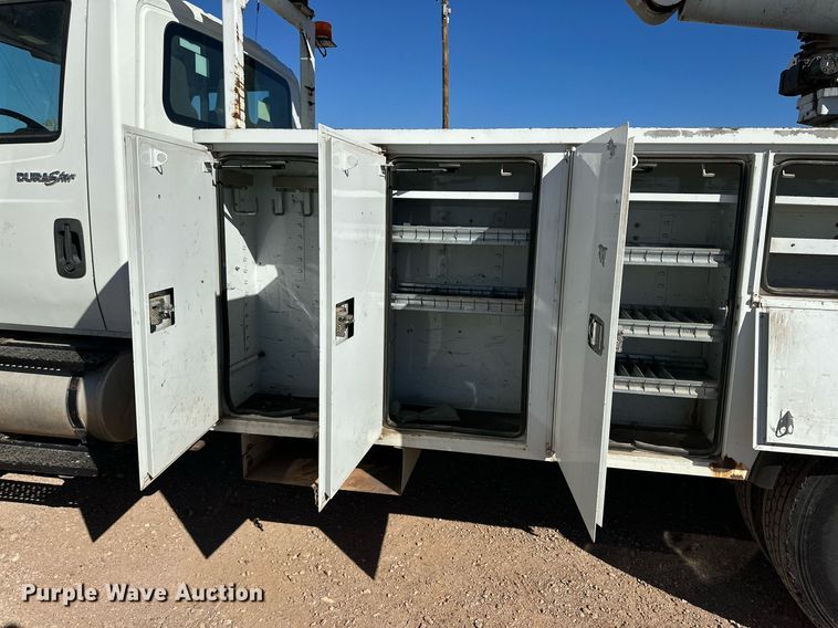 image for item DQ1560 2010 International DuraStar 4300  bucket truck