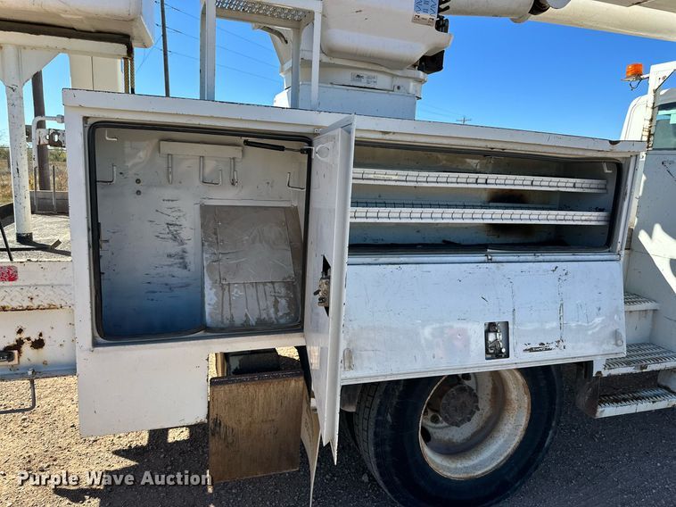 image for item DQ1560 2010 International DuraStar 4300  bucket truck