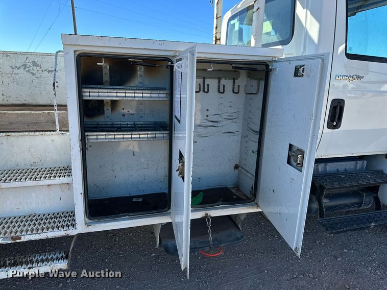 image for item DQ1560 2010 International DuraStar 4300  bucket truck