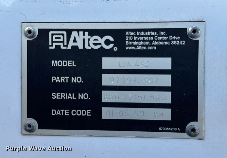 image for item DQ1560 2010 International DuraStar 4300  bucket truck