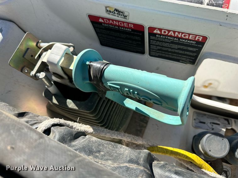 image for item DQ1560 2010 International DuraStar 4300  bucket truck