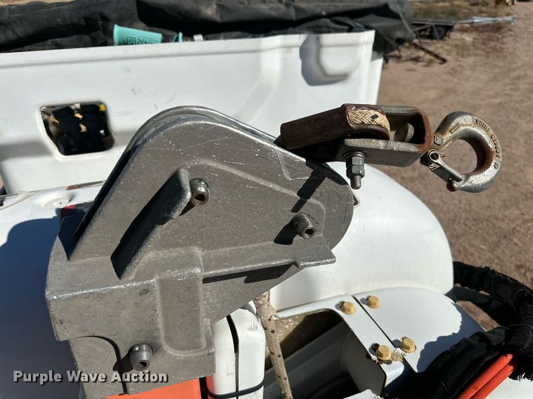 image for item DQ1560 2010 International DuraStar 4300  bucket truck