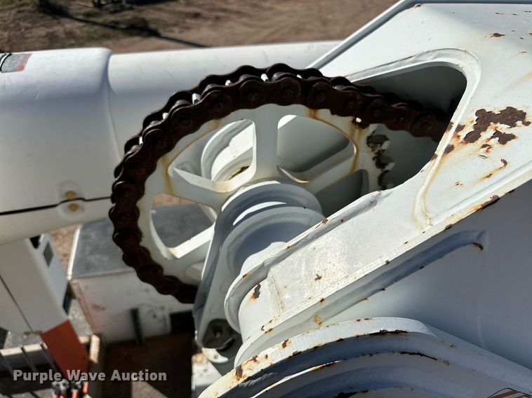 image for item DQ1560 2010 International DuraStar 4300  bucket truck