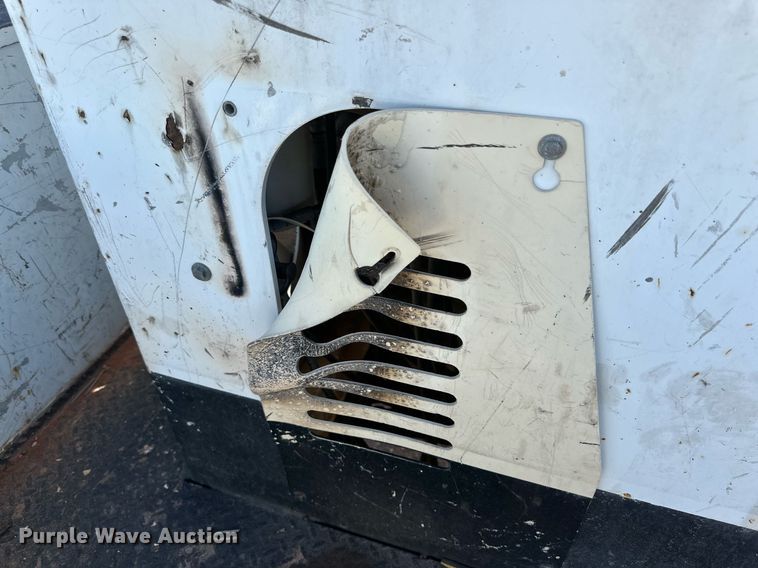 image for item DQ1560 2010 International DuraStar 4300  bucket truck