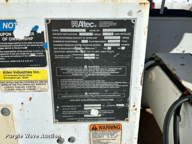 image for item DQ1560 2010 International DuraStar 4300  bucket truck