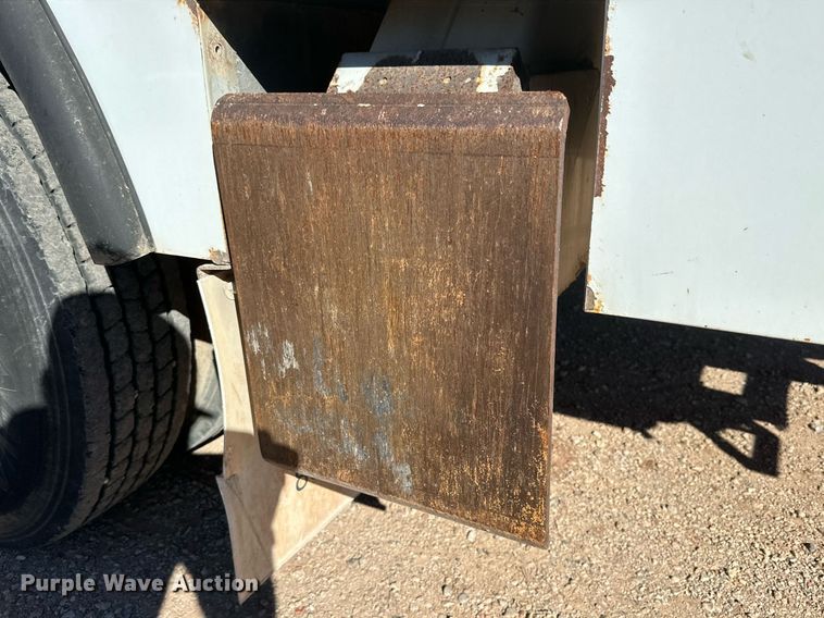 image for item DQ1560 2010 International DuraStar 4300  bucket truck