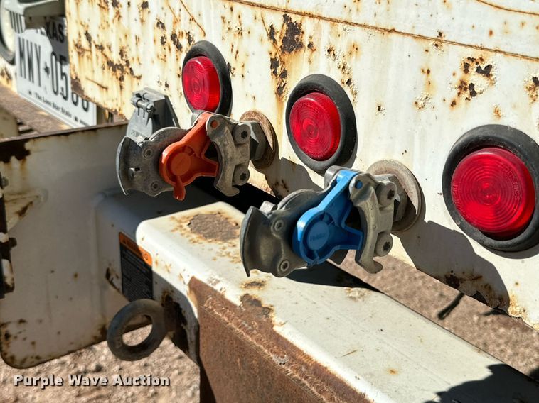 image for item DQ1560 2010 International DuraStar 4300  bucket truck