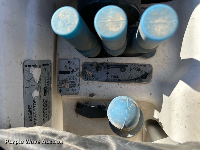 image for item DQ1560 2010 International DuraStar 4300  bucket truck