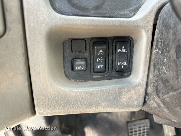 image for item DQ1560 2010 International DuraStar 4300  bucket truck