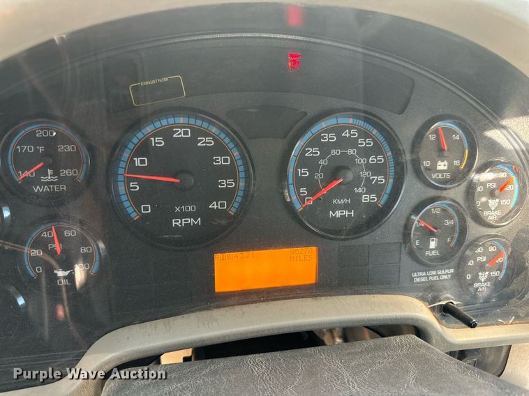 image for item DQ1560 2010 International DuraStar 4300  bucket truck