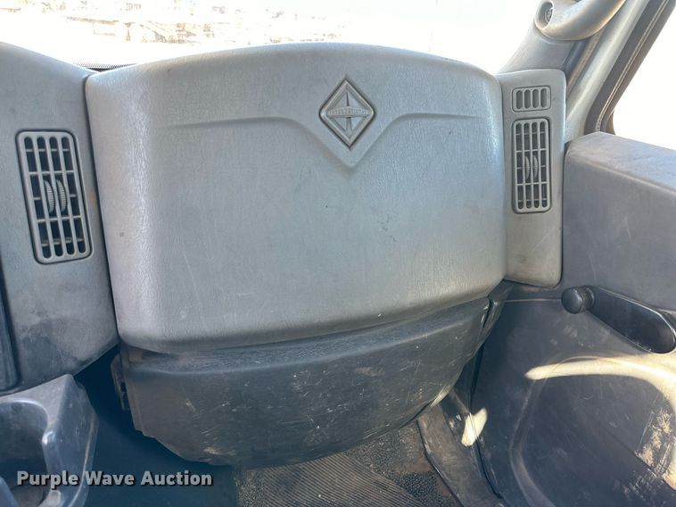 image for item DQ1560 2010 International DuraStar 4300  bucket truck