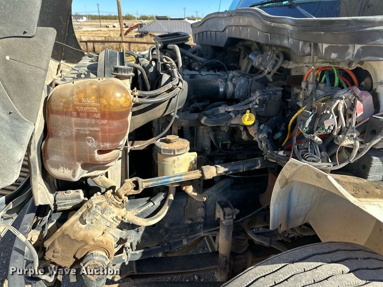 image for item DQ1560 2010 International DuraStar 4300  bucket truck