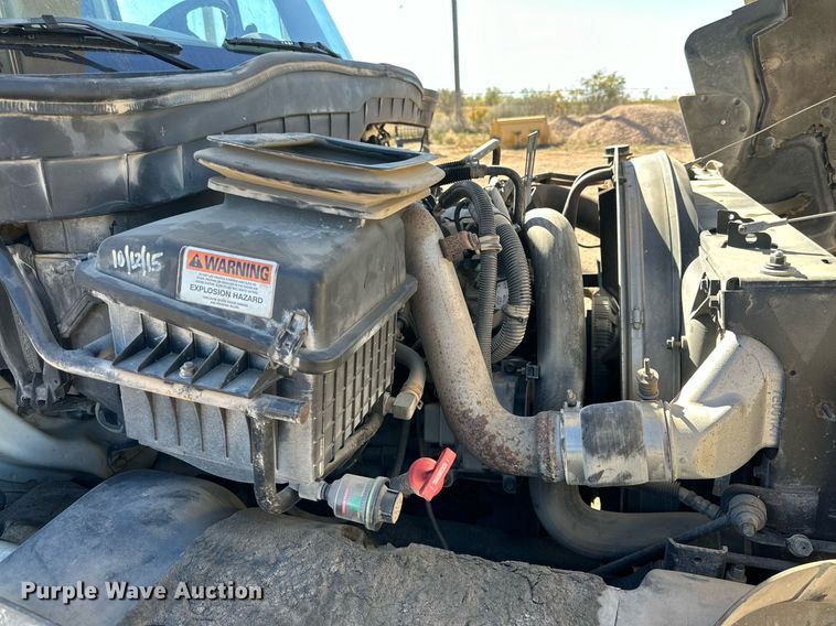 image for item DQ1560 2010 International DuraStar 4300  bucket truck