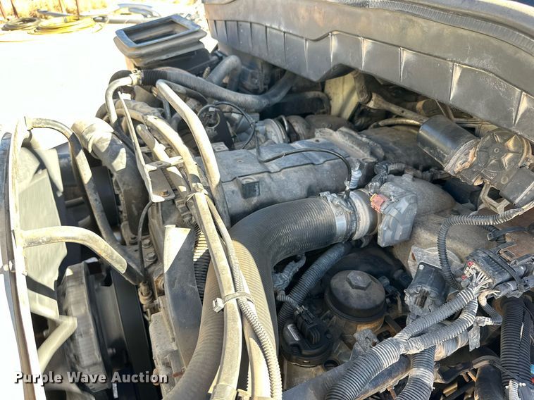 image for item DQ1560 2010 International DuraStar 4300  bucket truck