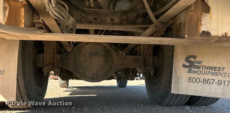 image for item DQ1560 2010 International DuraStar 4300  bucket truck