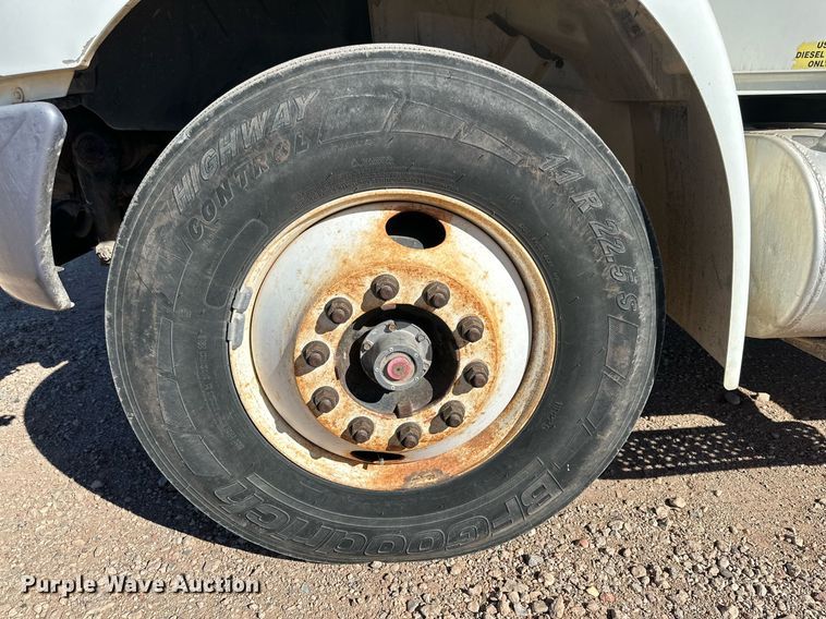 image for item DQ1560 2010 International DuraStar 4300  bucket truck