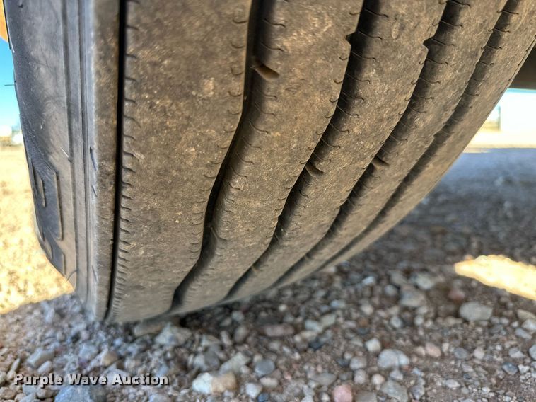 image for item DQ1560 2010 International DuraStar 4300  bucket truck