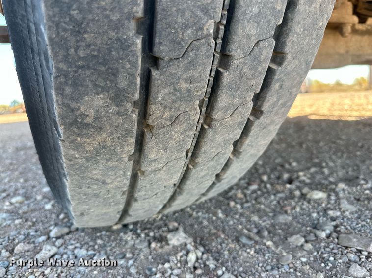 image for item DQ1560 2010 International DuraStar 4300  bucket truck