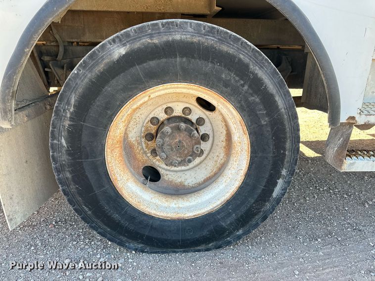 image for item DQ1560 2010 International DuraStar 4300  bucket truck