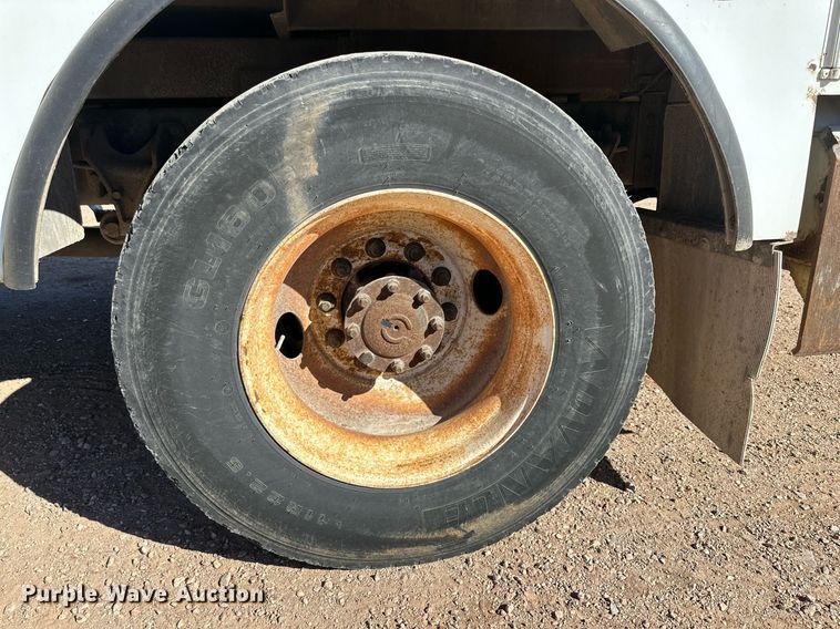 image for item DQ1560 2010 International DuraStar 4300  bucket truck