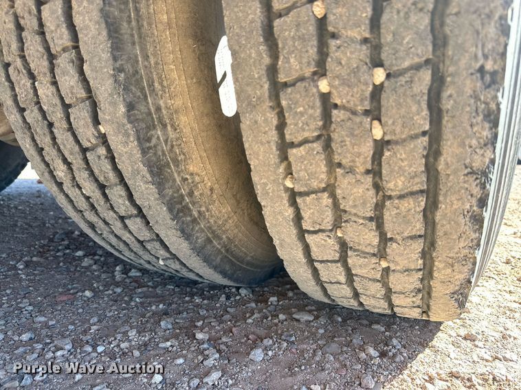 image for item DQ1560 2010 International DuraStar 4300  bucket truck