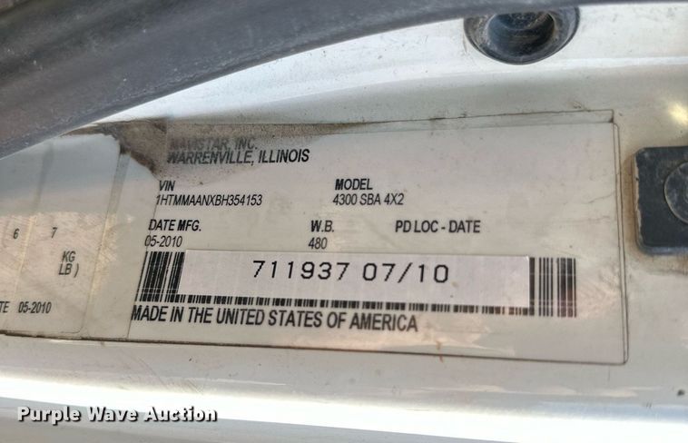 image for item DQ1560 2010 International DuraStar 4300  bucket truck