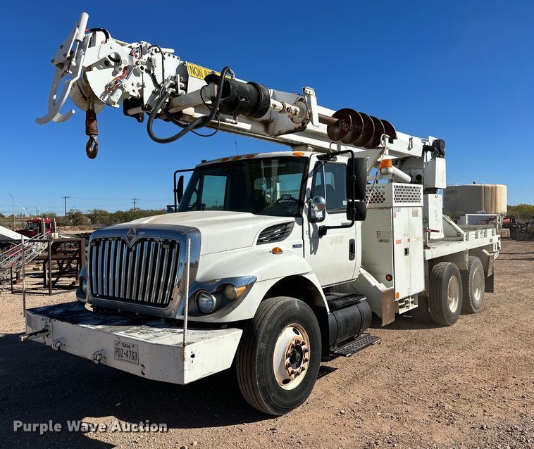 image for item DQ1561 2008 International WorkStar 7400  digger derrick truck