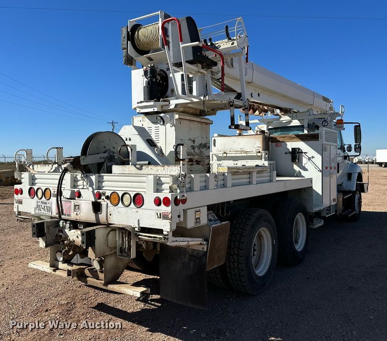 image for item DQ1561 2008 International WorkStar 7400  digger derrick truck