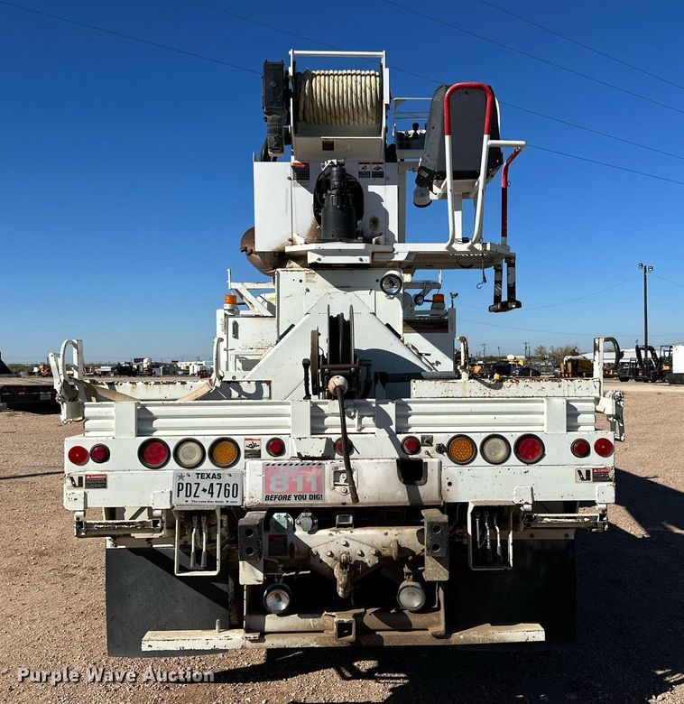 image for item DQ1561 2008 International WorkStar 7400  digger derrick truck