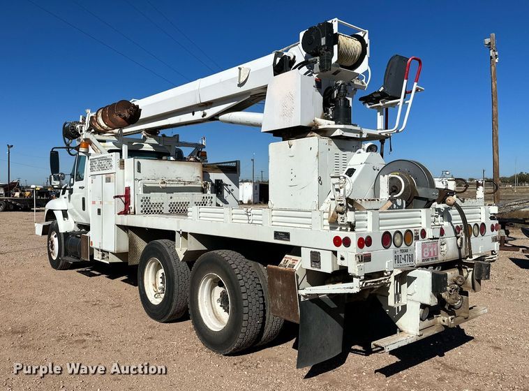 image for item DQ1561 2008 International WorkStar 7400  digger derrick truck