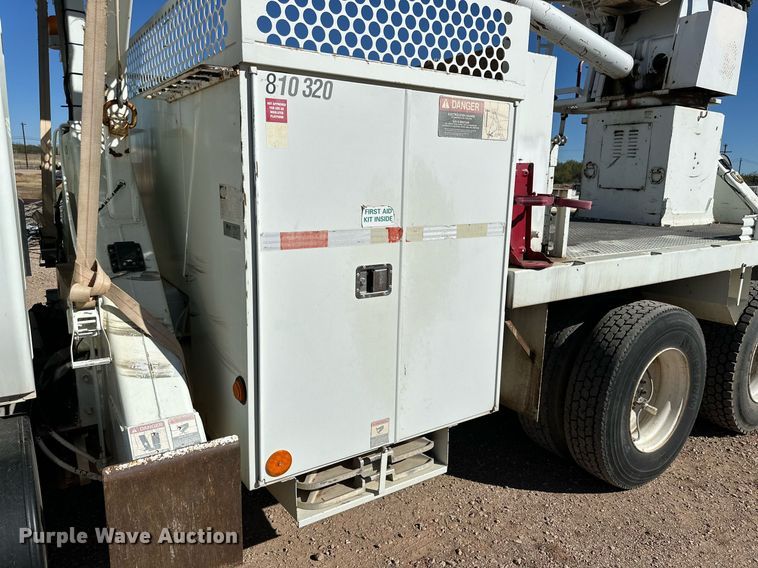 image for item DQ1561 2008 International WorkStar 7400  digger derrick truck