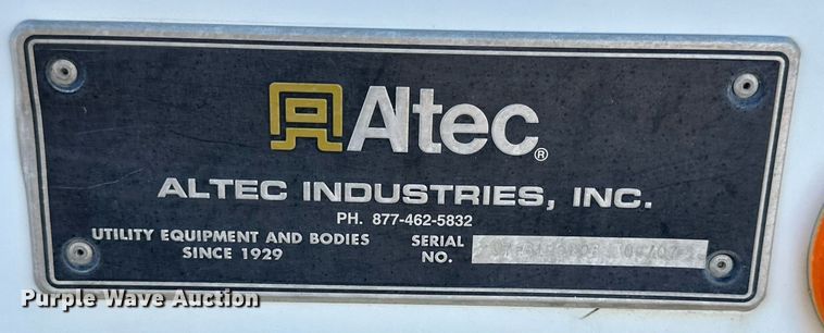 image for item DQ1561 2008 International WorkStar 7400  digger derrick truck