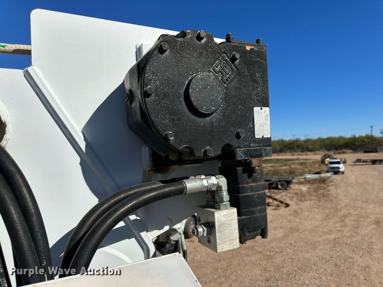 image for item DQ1561 2008 International WorkStar 7400  digger derrick truck