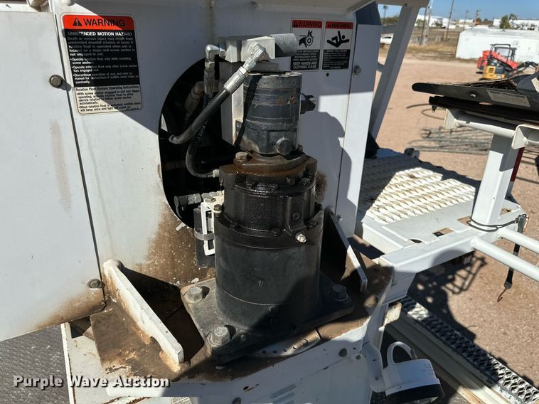 image for item DQ1561 2008 International WorkStar 7400  digger derrick truck