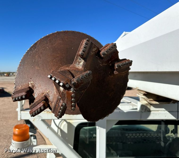 image for item DQ1561 2008 International WorkStar 7400  digger derrick truck