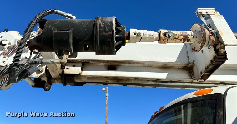 image for item DQ1561 2008 International WorkStar 7400  digger derrick truck